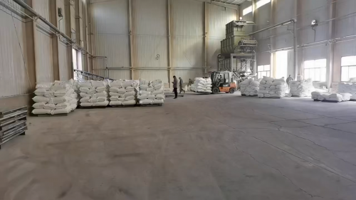 聚丙烯酰胺产品装车图，工厂处理洗沙场污水