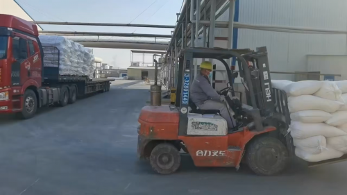 钻井专用聚丙烯酰胺产品已完成装车，重庆本地厂家仓储发货现场照片