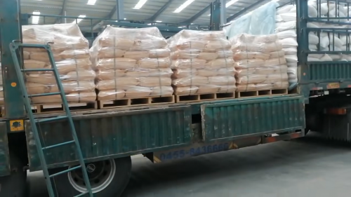 长春聚丙烯酰胺厂区产品装车现场，确保按时交付客户需求