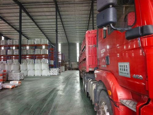 聚丙烯酰胺助凝剂包装产品在张家口工厂装车