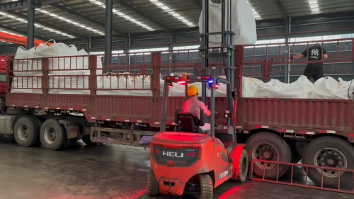 长沙聚丙烯酰胺药剂整箱运输准备中