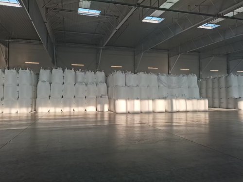 聚丙烯酰胺产品装车运输准备照片
