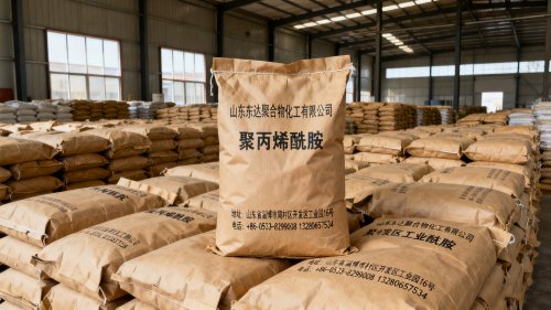 工厂厂区高含量聚丙烯酰胺PAM产品整齐装车运输