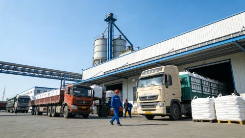 聚丙烯酰胺PAM药剂装车运输准备图