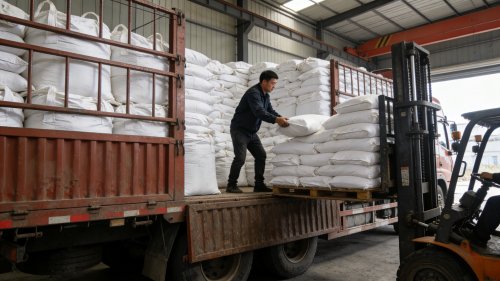 油田用PAM产品装车现场聚丙烯酰胺发货实拍