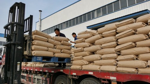 PAM增稠剂装车现场