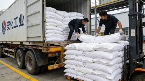 聚丙烯酰胺PAM仓库装车发货现场