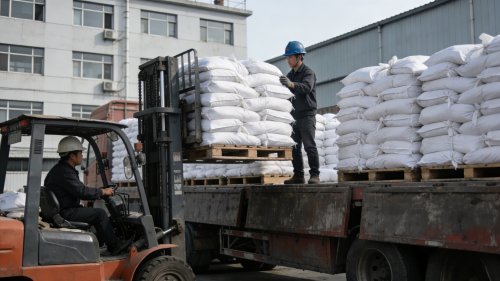 阴离子聚丙烯酰胺PAM工业级絮凝剂叉车装车发货现场堆放整齐